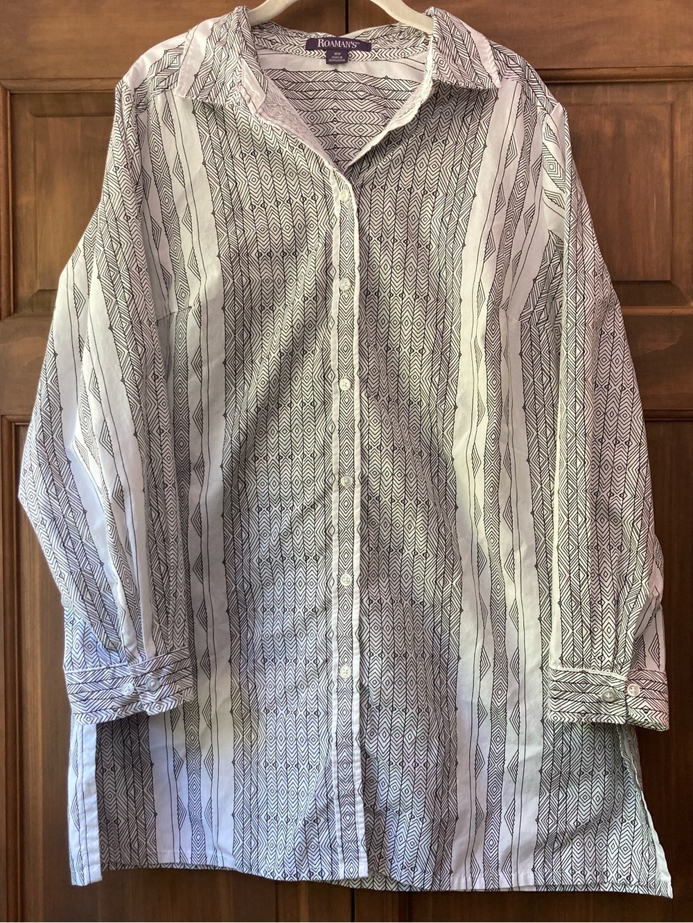 Roaman’s White & Black Patterned LS Button-up Tunic Top 18W